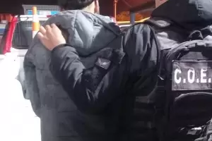 Un delincuente se meti a una casa e intent apualar al propietario