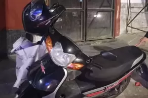 Polic�as recuperan una moto sustra�da y aprehenden al presunto autor