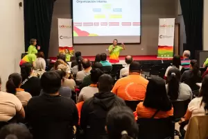 Turismo capacitar en atencin al turista y tcnicas de guiado en Santa Mara