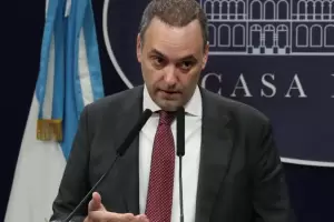 El Gobierno confirm que levantar el cepo cambiario "en el corto plazo"