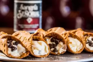 C�mo hacer cannoli de chocolate: el dulce con crema que te transporta a Italia