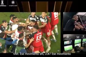 El audio del VAR de la jugada que desat� un esc�ndalo en Nacional-River Plate