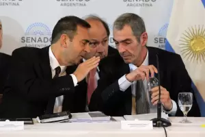 Hoy contina el debate por la Ley Bases