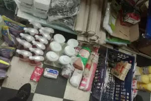 Decomisan mercadera vencidas de un autoservicio chacarero