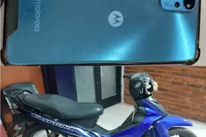 Recuperan celular y aprehenden a dos personas