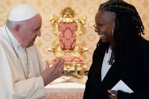 Whoppi Goldberg le ofreci al Papa actuar en "Cambio de Hbitos 3"