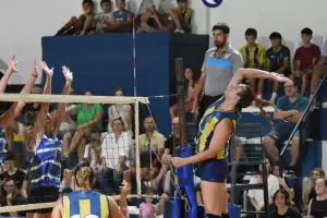 La catamarquea Isabela Aibar hace historia en el vley argentino