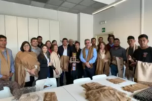 Jalil y artesanos iniciaron su visita al Instituto Europeo de Diseo