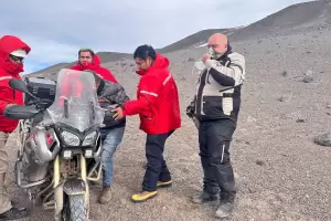 Volvi a pasar: trabajadores mineros rescataron a un turista en plena cordillera