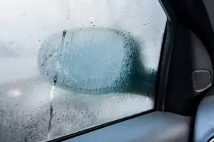 Tips para evitar que se empaen los vidrios de tu auto en das fros o lluviosos