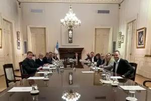 Sin Javier ni Karina Milei, Posse rene a los ministros en la previa del homenaje a Carlos Menem
