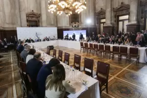 Ley Bases: la oposicin dialoguista ya redacta un dictamen y aceleran los pasos