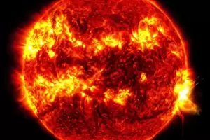 El sol est disparando una temible llamarada a la Tierra: los detalles