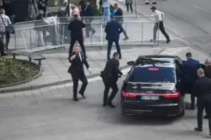 El primer ministro de Eslovaquia fue baleado en Handlova