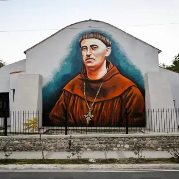 Contra reloj preparan un nuevo mural en homenaje al Beato Esqui� en Piedra Blanca