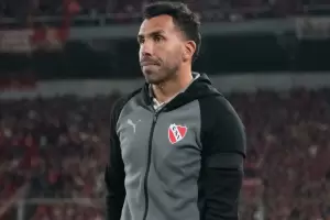 Carlos Tevez renunci a su cargo como DT de Independiente