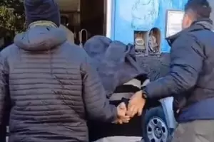 Polic�as aprehenden a un sujeto sospechado de robar motocicletas y recuperan un rodado sustraido en la Capital