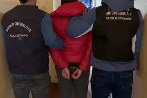 Tras unos allanamientos en tres departamentos, policas secuestraron elementos y arrestaron a una persona