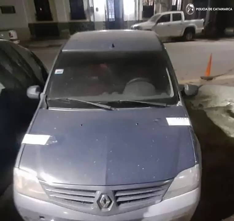 En Tinogasta policas detienen a dos hombres, secuestran droga y un automvil