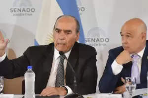 El Gobierno analiza cambios en la Ley Bases para asegurar su aprobacin