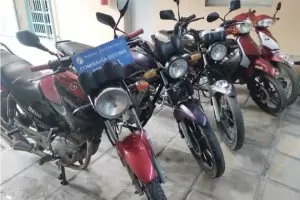 Arrestaron a un sujeto por realizar maniobras peligrosas en una motocicleta