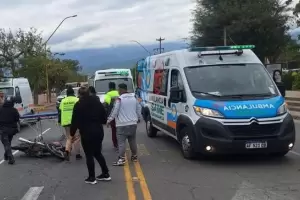 Siniestro vial frente al CAPE: Tres  personas resultaron lesionadas