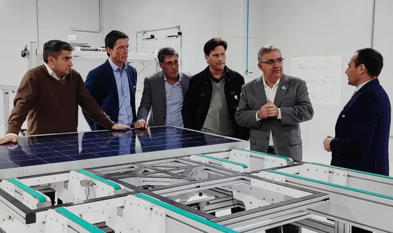 Jalil visit la fbrica de Paneles Solares en San Juan y se abren perspectivas de trabajo conjunto