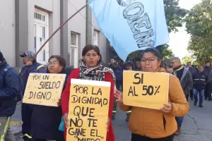 La Capital ofreci un piso salarial de $428.800 al SOEM, que este viernes volver a movilizarse