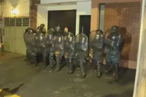 Escala el conflicto en Misiones: hubo fuertes incidentes frente a la casa del gobernador