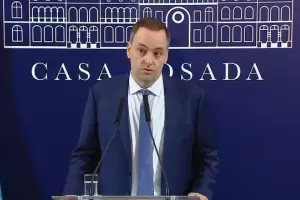 El Gobierno reducira la cantidad de conferencias de prensa de Adorni