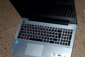 Recuperan computadora sustrada y detienen a una persona