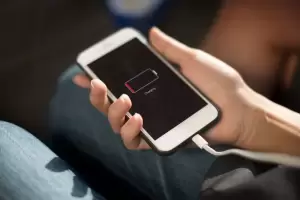 Segn los expertos: Cunta electricidad consume el cargador del celular cuando est enchufado sin el telfono?