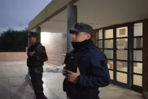 Tras la denuncia del "merodeador" que persigue a estudiantes, policas refuerzan la seguridad en las escuelas