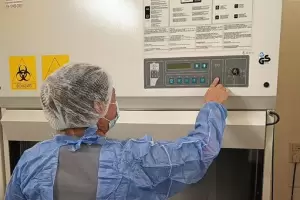 El "San Juan Bautista" prepara la instalacin de la cabina de bioseguridad