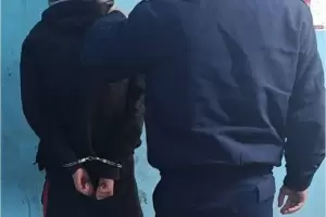 Tres sujetos intentaron ingresar a una vivienda y solo  uno fue detenido