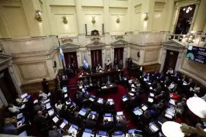 Ley Bases: El Gobierno no descarta quitar Aerolneas Argentinas de la lista de privatizaciones