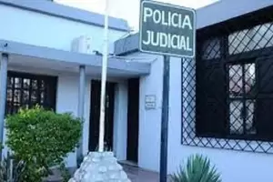 Denuncian a comisario por amenazar a una mujer con el arma reglamentaria