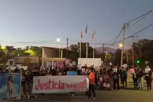 Familiares de Melanie Carrazana marcharon por las calles de Andalgal