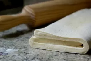 Cmo hacer la masa hojaldrada para tartas: receta fcil y econmica