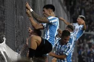 Racing le gan a Riestra a ltima hora y se consolida en lo ms alto del campeonato