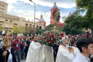 Cientos de fieles acompaaron la celebracin de Corpus Christi en el Paseo de la Fe