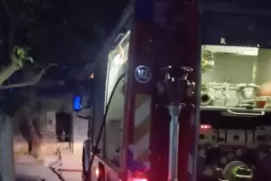 Bomberos rescataron de un incendio a un hombre en Capital