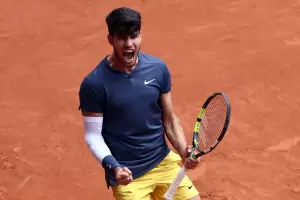 Alcaraz pas por arriba a Auger-Aliassime y se meti en los cuartos de final de Roland Garros