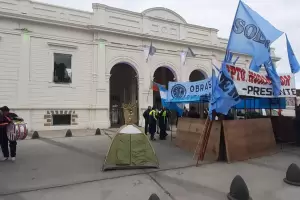 El SOEM acampa frente al Palacio Municipal y crece la tensin