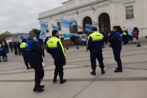 Intentaron desalojar a los trabajadores del SOEM que estn frente al Palacio Municipal