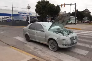 Auto se incendi cerca del Palacio Municipal