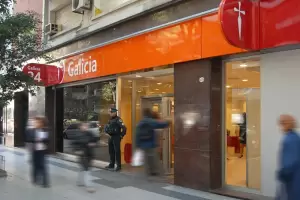 Se descompens y muri en un banco