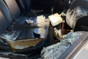 Inseguridad: Robaron y vandalizaron un veh�culo estacionado en pleno centro