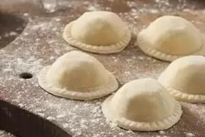 Receta casera de sorrentinos de ricota, mozzarella y jamn