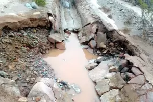 El canal del sistema de riego que abastece Fiambal al borde del colapso